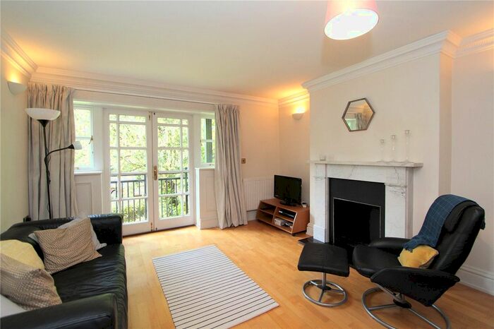 2 Bedroom Flat To Rent In North Common Road, London, Uk, W5