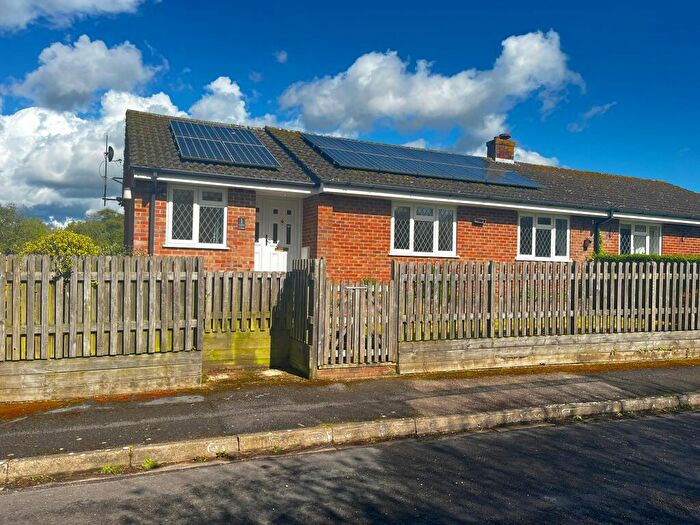 3 Bedroom Semi-Detached Bungalow For Sale In Glebe Close, Dummer, RG25