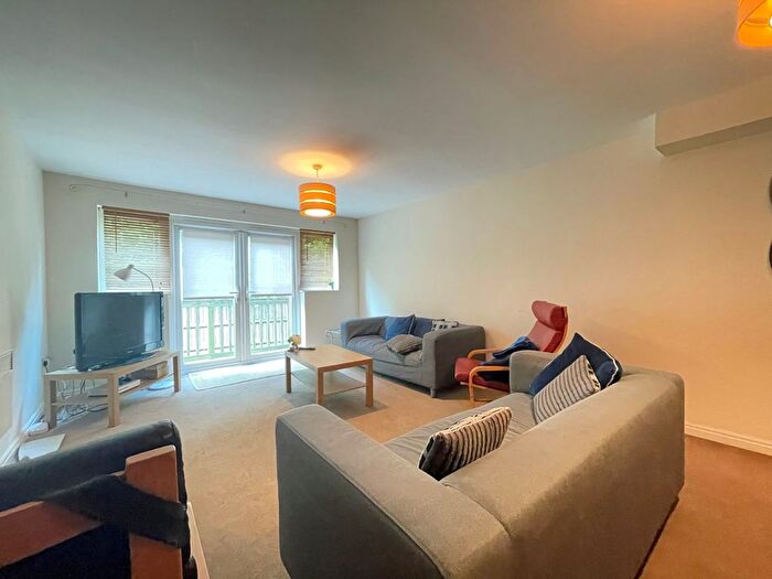 4 Bedroom Flat To Rent In Abbots Mews, Burley, Leeds, LS4