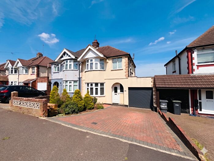 3 Bedroom Semi-Detached House For Sale In Luton, Bedfordshire, LU2