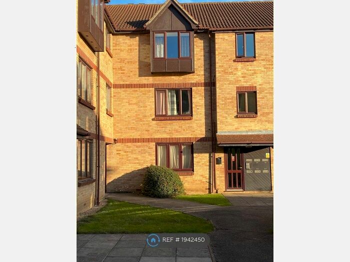 1 Bedroom Flat To Rent In Spring Close, Dagenham, RM8
