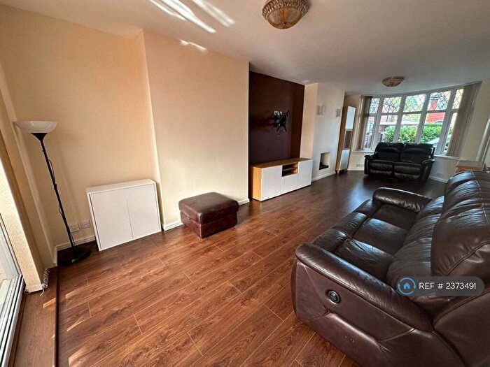 3 Bedroom Semi-Detached House To Rent In Walton Road, Sale, M33