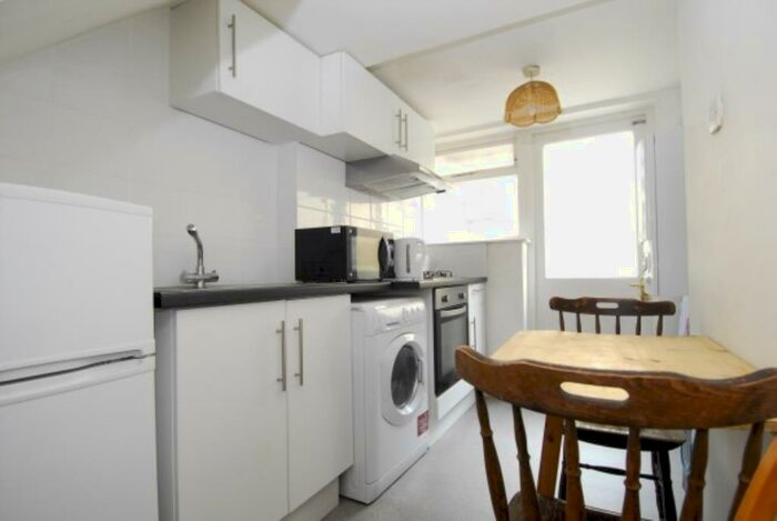 1 Bedroom Apartment To Rent In Napier Terrace, Gf, PL4
