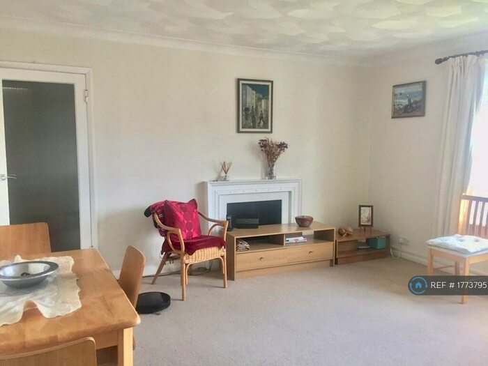 2 Bedroom Flat To Rent In Lynden Hyrst, East Croydon, CR0