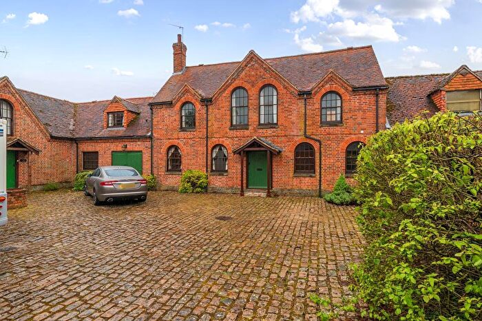 3 Bedroom Link Detached House For Sale In Elcot, Berkshire, RG20