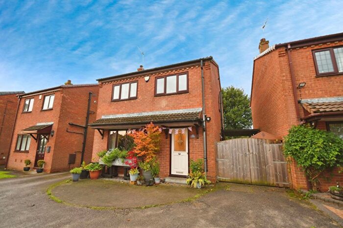 4 Bedroom Detached House For Sale In Capthorne Close, Linacre Woods, Chesterfield, S40