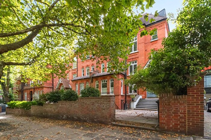 2 Bedroom Flat For Sale In Fitzjohns Avenue, Hampstead, London, NW3