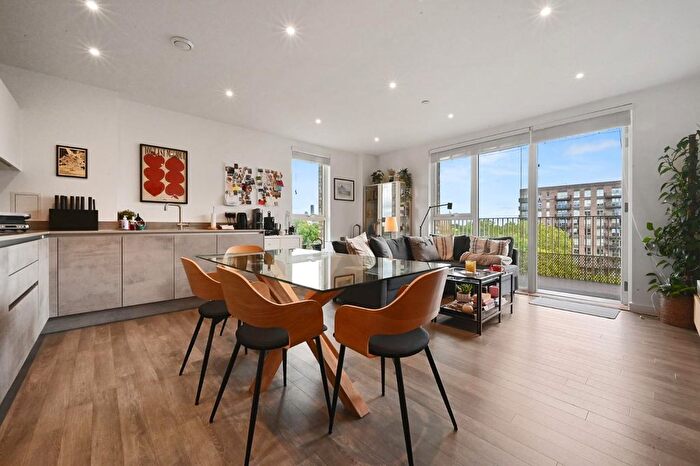 2 Bedroom Flat For Sale In Osborne Road, Acton, W3