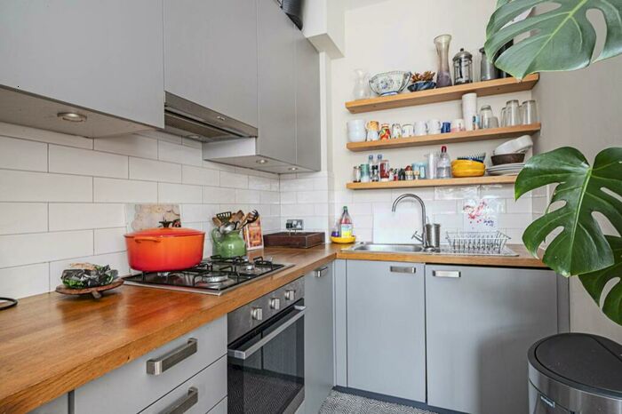 1 Bedroom Flat To Rent In St Johns Square, Clerkenwell, London, EC1V