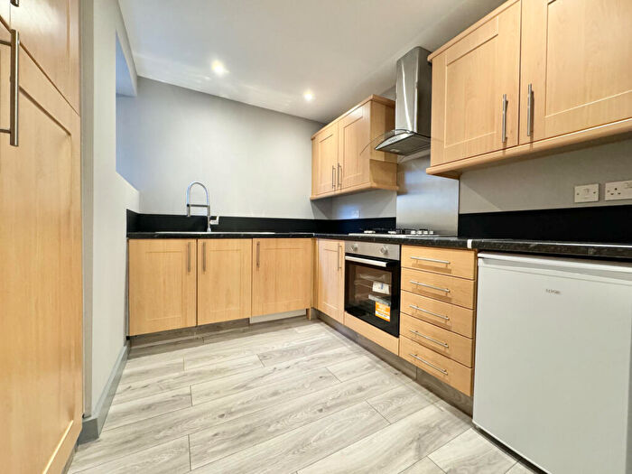 1 Bedroom Flat To Rent In Alyn Court, N8