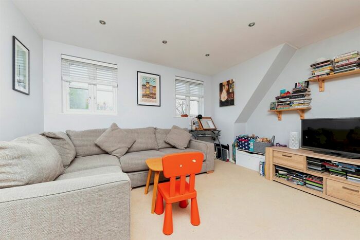 2 Bedroom Flat For Sale In Priory Street, Ware, SG12