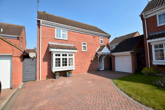 4 Bedroom Detached House To Rent In Wiveton Close, Luton, Bedfordshire, LU2
