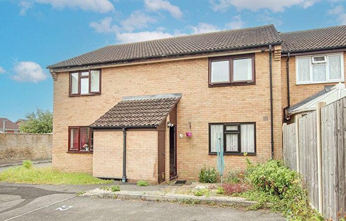 1 Bedroom Flat To Rent In Weavers Crofts, Melksham, SN12