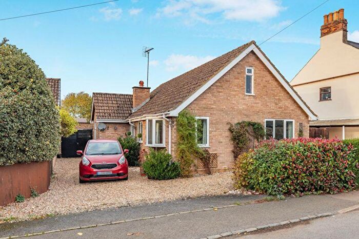 3 Bedroom Detached Bungalow For Sale In Astrop Road, Kings Sutton - No Onward Chain, OX17