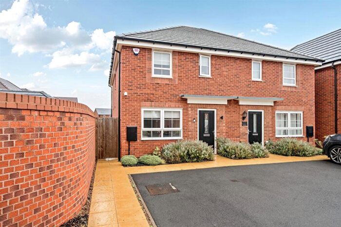 3 Bedroom Semi-Detached House For Sale In Goldenrod Close, Rugby, CV22