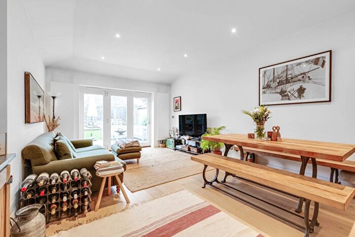 3 Bedroom Flat To Rent In Heybridge Avenue, Streatham, London, SW16