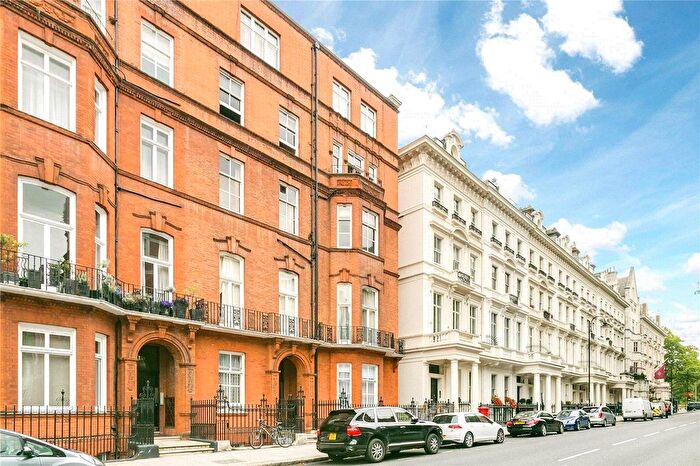 3 Bedroom Flat For Sale In Palace Gate, Kensington, London, W8