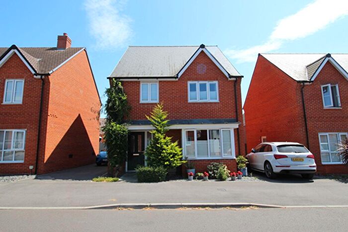 4 Bedroom Detached House For Sale In Wallace Avenue, Botley, SO32