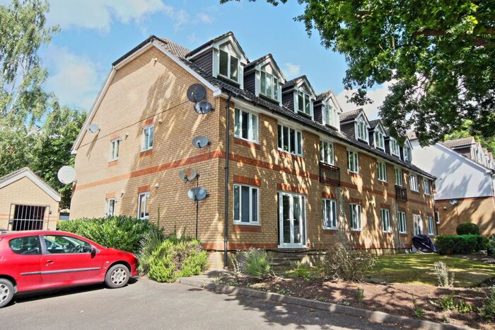1 Bedroom Flat To Rent In Knaphill, Woking, GU21