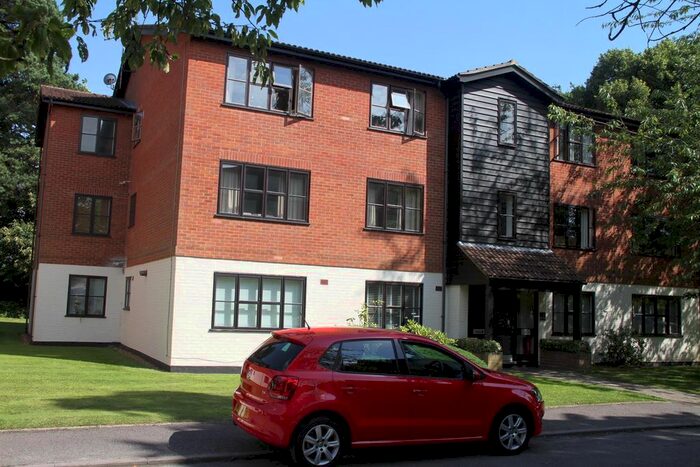 2 Bedroom Flat To Rent In Queens Road, Weybridge, KT13