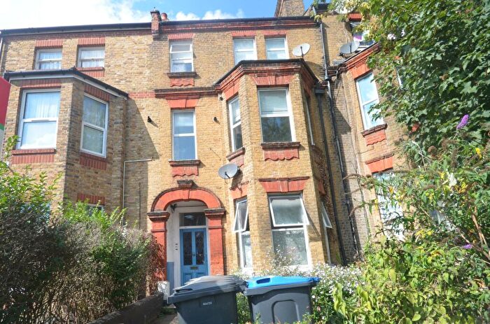 2 Bedroom Flat To Rent In Whitehorse Lane, South Norwood, London, SE25