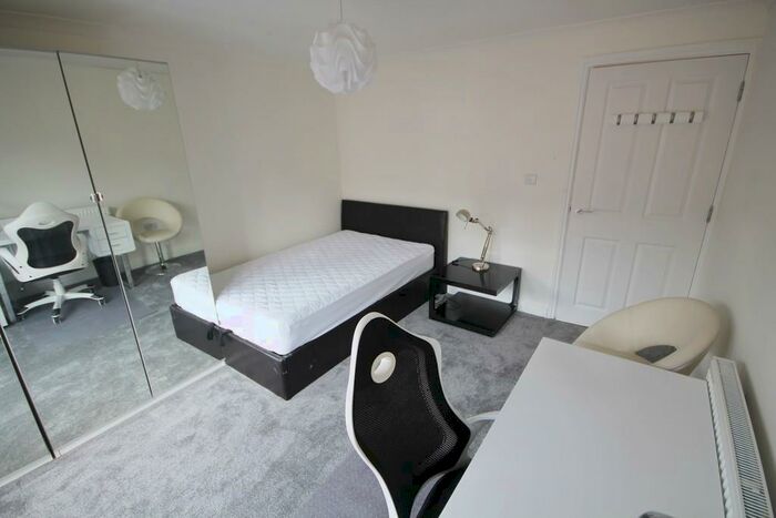 4 Bedroom Town House To Rent In Clifton Road, Aylestone, Leicester, LE2