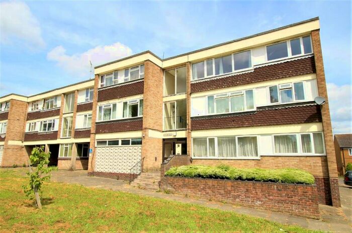 1 Bedroom Apartment To Rent In Livingstone Walk, Grove Hill, Hemel Hempstead, HP2