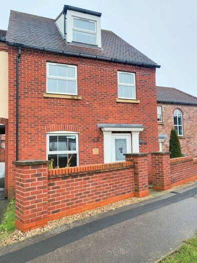 4 Bedroom Town House To Rent In Bobbin Lane, Carlton Boulevard, Lincoln, LN2