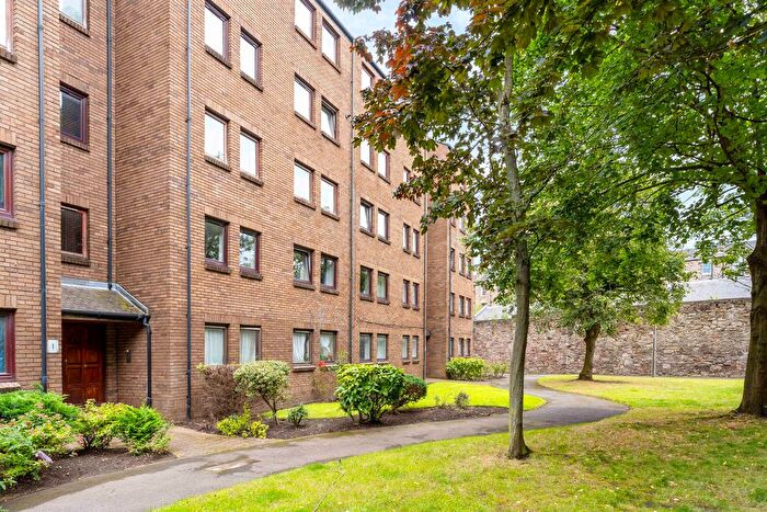 2 Bedroom Flat For Sale In New Johns Place, Newington, Edinburgh, EH8