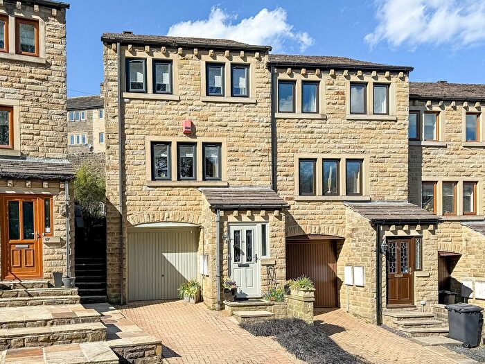 2 Bedroom Mews For Sale In Dean Brook Road, Netherthong, Holmfirth, HD9
