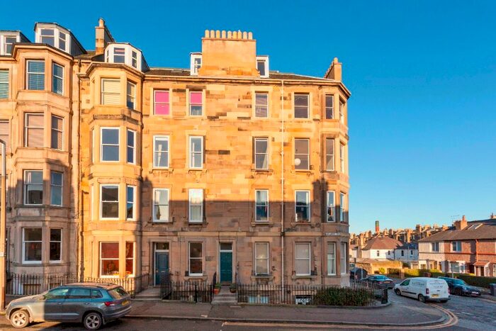 3 Bedroom Flat To Rent In Melgund Terrace, Canonmills, Edinburgh, EH7