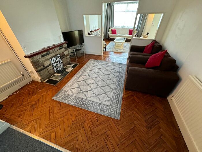 3 Bedroom Semi Detached House To Rent In Springwell Road, Hounslow, TW5