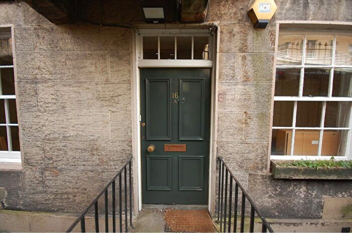 3 Bedroom Flat To Rent In Clarence Street, Edinburgh, EH3