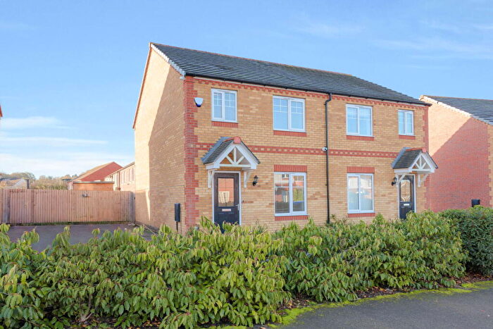 3 Bedroom Semi-Detached House For Sale In Byford Drive, Polesworth, B78