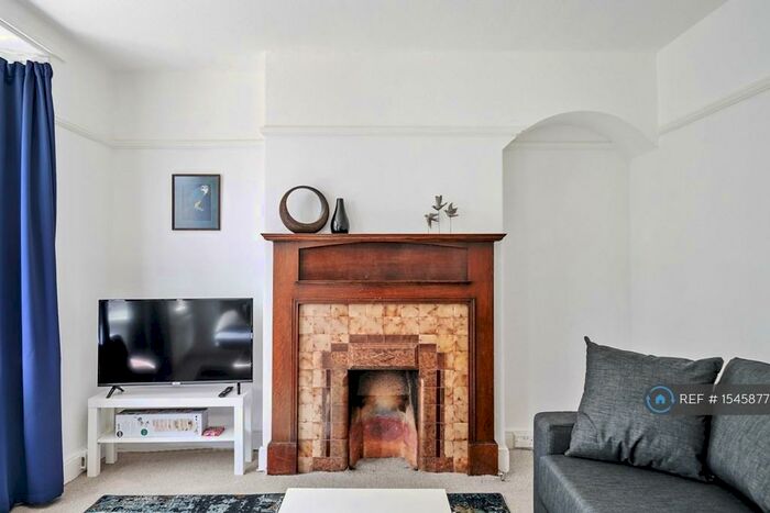 3 Bedroom Semi-Detached House To Rent In Lovell Road, Cambridge, CB4