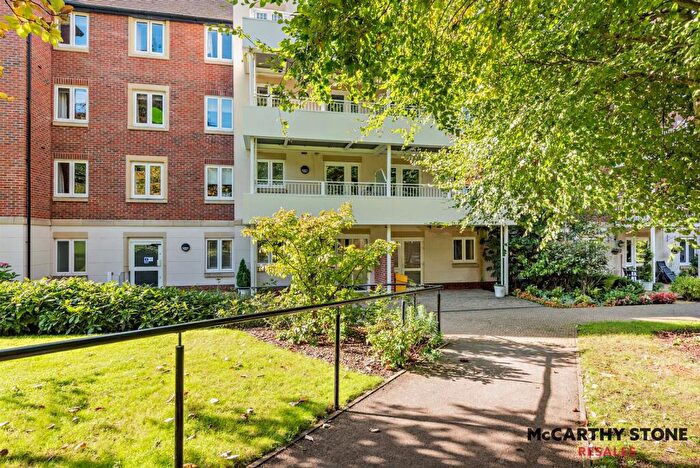 2 Bedroom Apartment For Sale In Shackleton Place, Bath Road, Devizes, Wiltshire, SN10