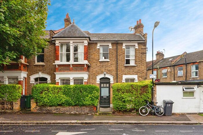 3 Bedroom Terraced House To Rent In Goodman Road, E10
