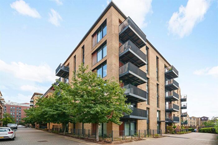 1 Bedroom Flat To Rent In Brampton House, Canada Water, SE16