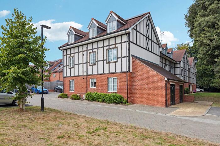 2 Bedroom Flat For Sale In Grange Road, Chalfont St. Peter, SL9