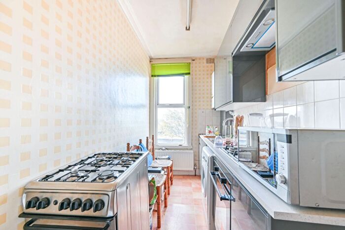 2 Bedroom Flat For Sale In Harley Road, Harlesden, London, NW10