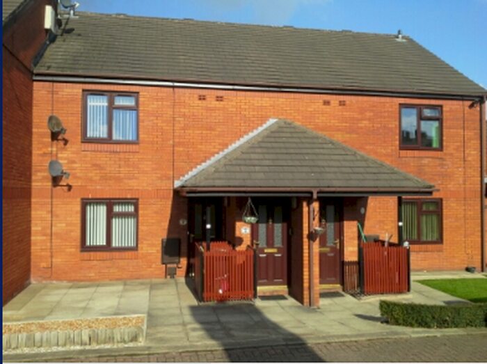 2 Bedroom Flat To Rent In For Over S Only: Hobart Street, Bolton, Greater Manchester, BL1