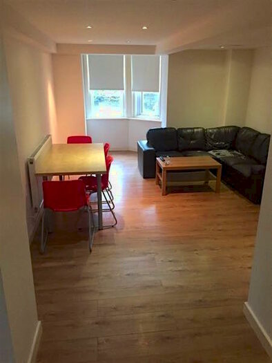 4 Bedroom Flat To Rent In Clarendon Road, Leeds, West Yorkshire, LS2