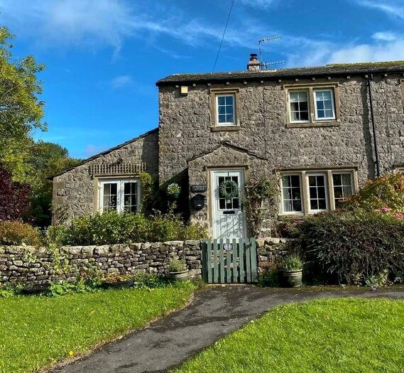 3 Bedroom End Of Terrace House For Sale In Langcliffe Garth, Kettlewell, BD23