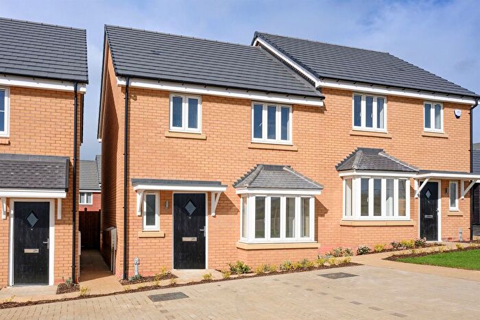 3 Bedroom Semi Detached House For Sale In Irthlingborough Road North, Wellingborough, NN8