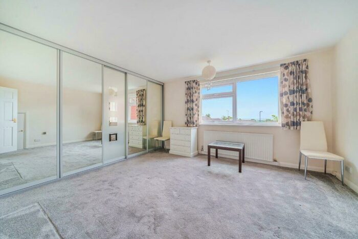 3 Bedroom Detached House For Sale In Wolf Lane, Windsor, SL4