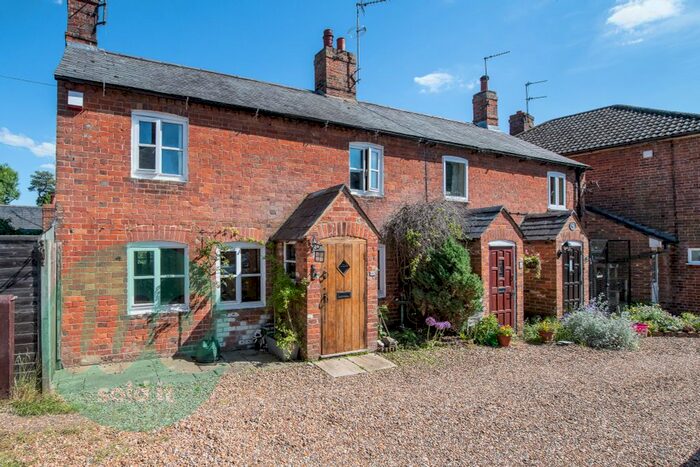 3 Bedroom Cottage To Rent In Bishopstone, Aylesbury, HP17
