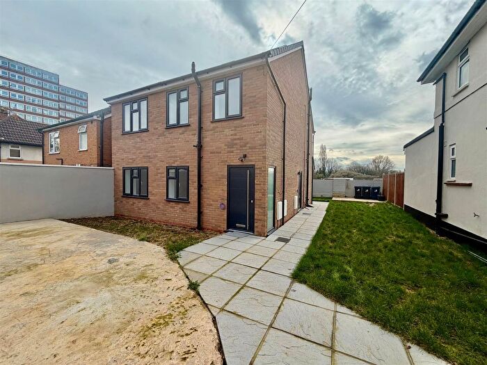 2 Bedroom Maisonette For Sale In Panhard Place, Southall, UB1