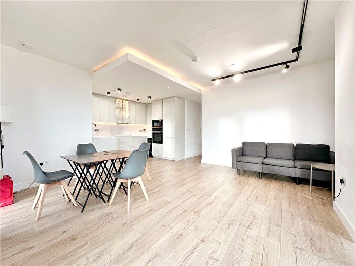 2 Bedroom Flat To Rent In Valencia Tower, Bollinder Place, London, EC1V