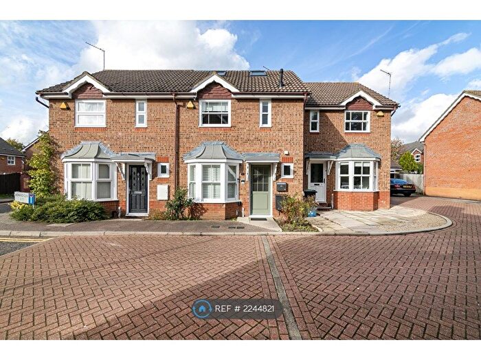 4 Bedroom Terraced House To Rent In Howard Close, Loughton, IG10