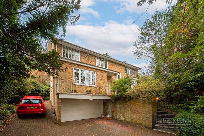 5 Bedroom Detached House For Sale In Briton Hill Road, Sanderstead, CR2
